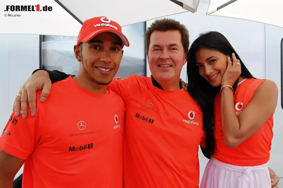 Foto zur News: Lewis Hamilton (McLaren) mit Manager Simon Fuller und Nicole Scherzinger