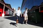 Foto zur News: Kamui Kobayashi (Sauber) im Paddock in Valencia