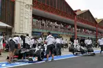 Foto zur News: Sergio Perez (Sauber) und Kamui Kobayashi (Sauber)