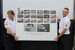 Foto zur News: 300. Grand Prix von McLaren-Mercedes: Norbert Haug (Mercedes-Motorsportchef) und Martin Whitmarsh (Teamchef, McLaren)