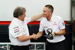 Foto zur News: Norbert Haug (Mercedes-Motorsportchef) und Martin Whitmarsh (Teamchef, McLaren)