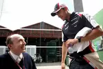 Foto zur News: Pastor Maldonado (Williams) und Frank Williams (Teamchef)