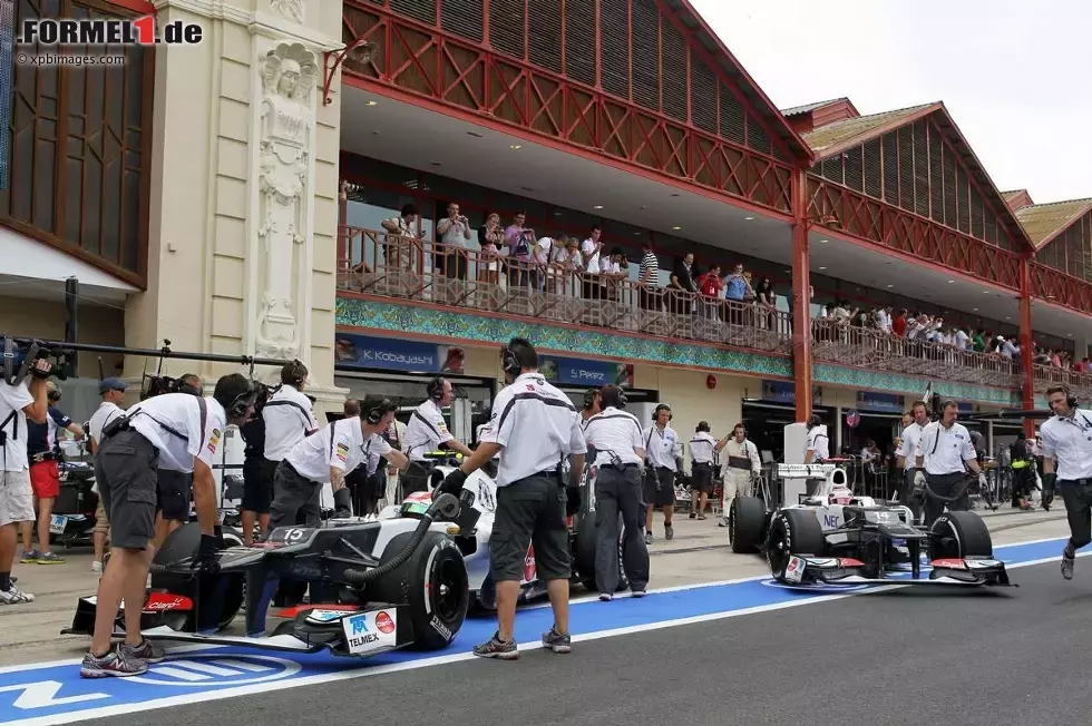 Foto zur News: Sergio Perez (Sauber) und Kamui Kobayashi (Sauber)