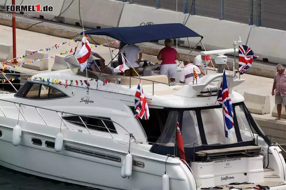 Foto zur News: Die Jachten im Hafen von Valencia werden am Formel-1-Wochenende von Jahr zu Jahr etwas zahlreicher.