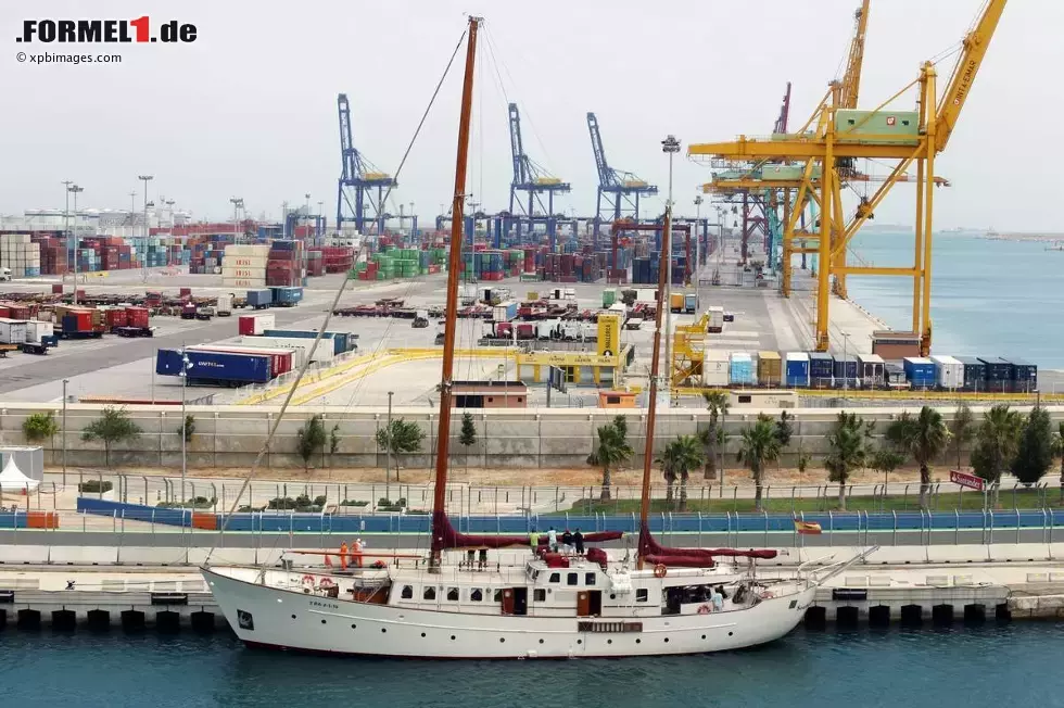 Foto zur News: Blick auf ein Schiff im Hafen von Valencia