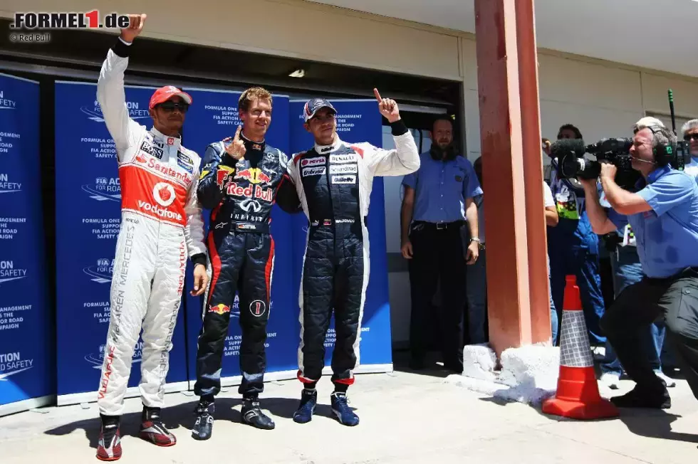 Foto zur News: Lewis Hamilton (McLaren), Sebastian Vettel (Red Bull) und Pastor Maldonado (Williams)