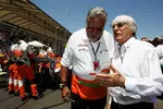 Foto zur News: Vijay Mallya (Teameigentümer, Force India) und Bernie Ecclestone (Formel-1-Chef)