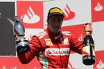 Foto zur News: Fernando Alonso (Ferrari) gewinnt sein Heimrennen in Valencia - recht überraschend.