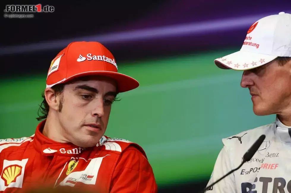 Foto zur News: Fernando Alonso (Ferrari) und Michael Schumacher (Mercedes)