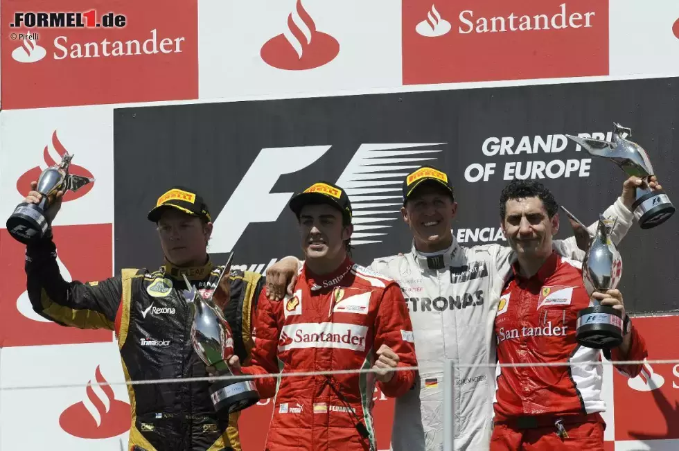 Foto zur News: Fernando Alonso (Ferrari), Michael Schumacher (Mercedes) und Kimi Räikkönen (Lotus) mit Andrea Stella