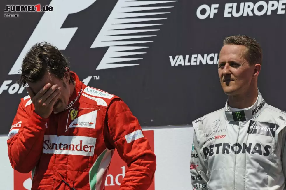 Foto zur News: Fernando Alonso (Ferrari) und Michael Schumacher (Mercedes)