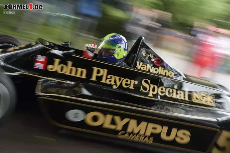 Foto zur News: Emerson Fittipaldi in einem Formel-1-Lotus