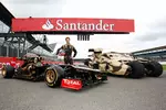 Foto zur News: Batman meets Romain: Das Lotus-Team rührt in Silverstone die Werbetrommel für den neuen Batman-Kinofilm