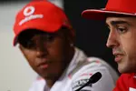 Foto zur News: Fernando Alonso (Ferrari) und Lewis Hamilton (McLaren)