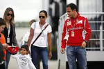 Foto zur News: Felipe Massa (Ferrari) mit seiner Ehefrau Rafaela und Sohn Felipinho