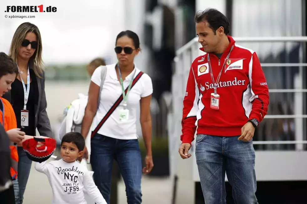 Foto zur News: Felipe Massa (Ferrari) mit seiner Ehefrau Rafaela und Sohn Felipinho