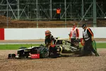 Foto zur News: Romain Grosjean (Lotus) muss die Hoffnungen auf einen besseren Startplatz im Kies begraben.