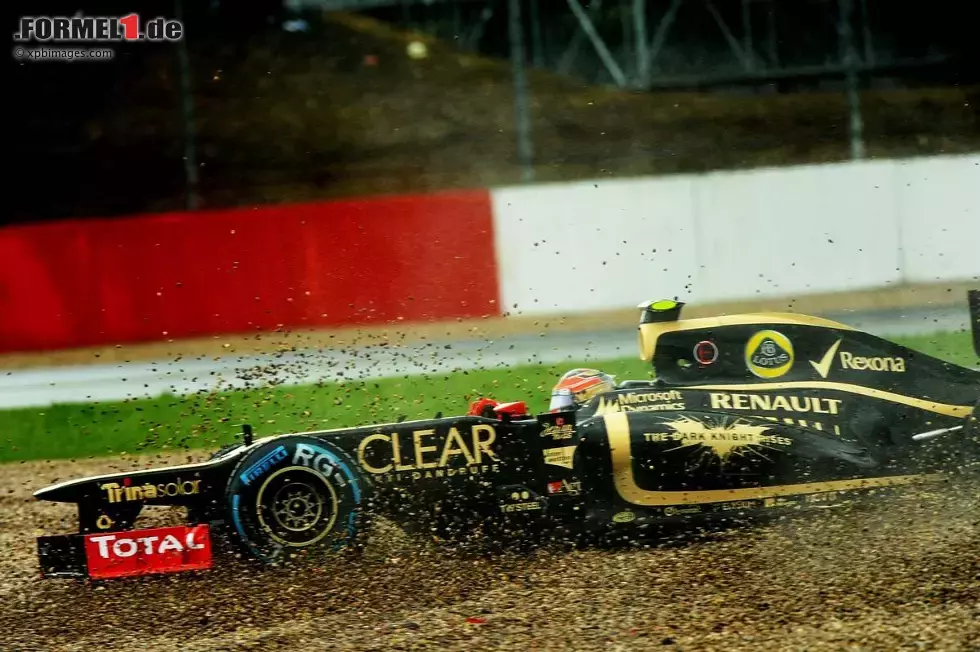 Foto zur News: Romain Grosjean (Lotus) muss die Hoffnungen auf einen besseren Startplatz im Kies begraben.