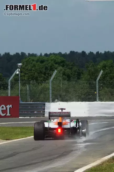 Foto zur News: Paul di Resta (Force India) schleppt sich zurück an die Box