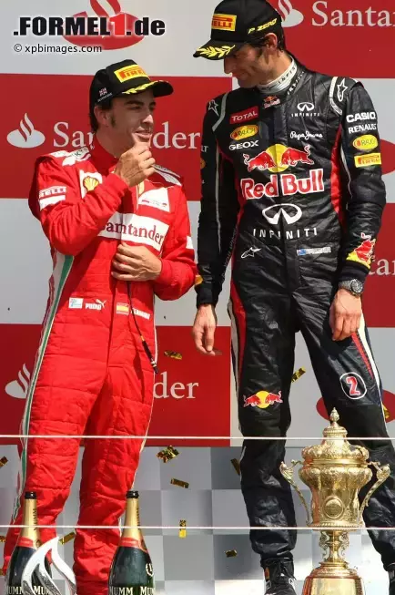 Foto zur News: Fernando Alonso (Ferrari) und Mark Webber (Red Bull)