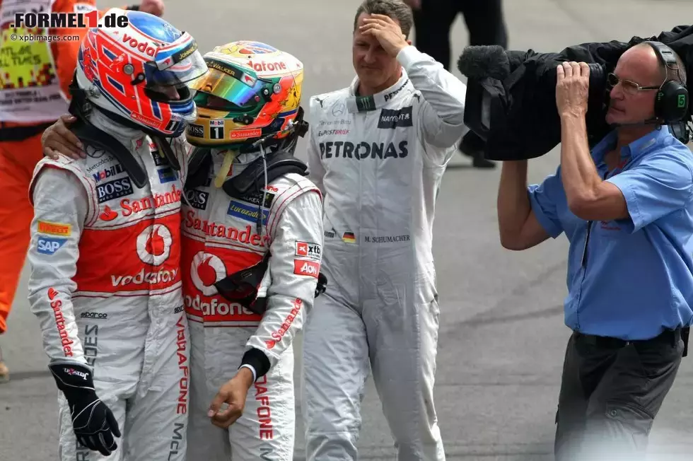 Foto zur News: Jenson Button (McLaren) und Lewis Hamilton (McLaren)