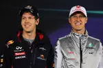 Foto zur News: Sebastian Vettel (Red Bull) und Michael Schumacher (Mercedes)