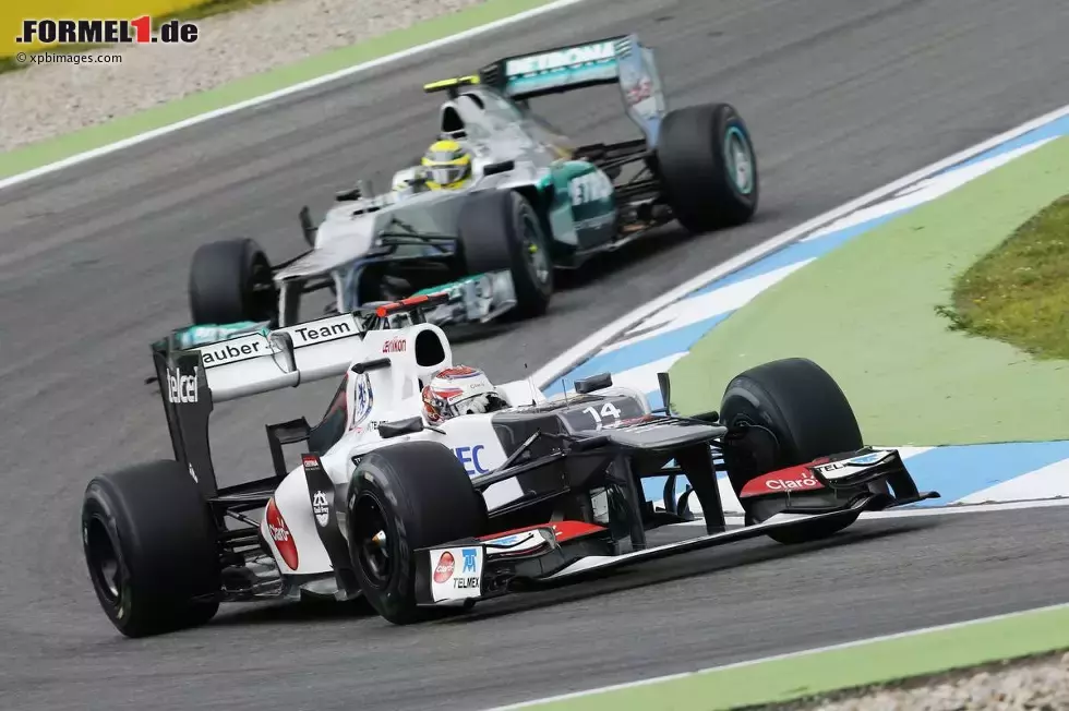 Foto zur News: Kamui Kobayashi (Sauber) und Nico Rosberg (Mercedes)