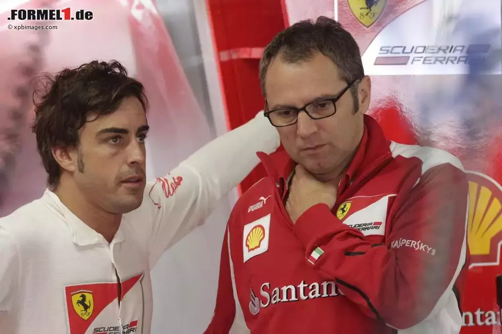 Foto zur News: Fernando Alonso (Ferrari) und Stefano Domenicali (Ferrari-Teamchef)