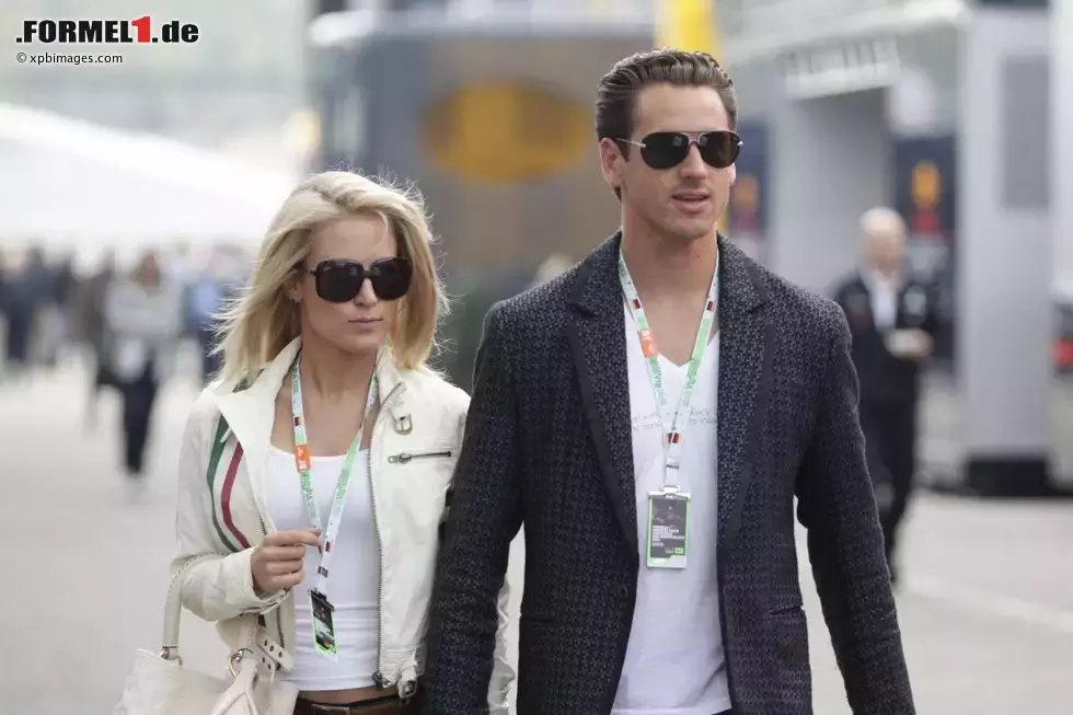 Foto zur News: Adrian Sutil mit Freundin im Paddock am Hockenheimring