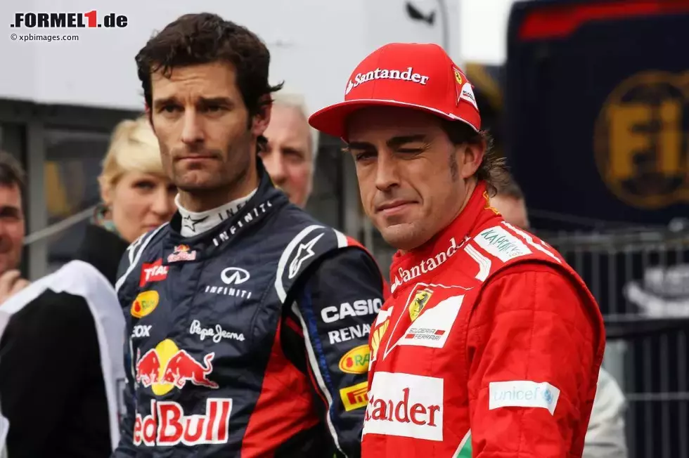 Foto zur News: Mark Webber (Red Bull) und Fernando Alonso (Ferrari)