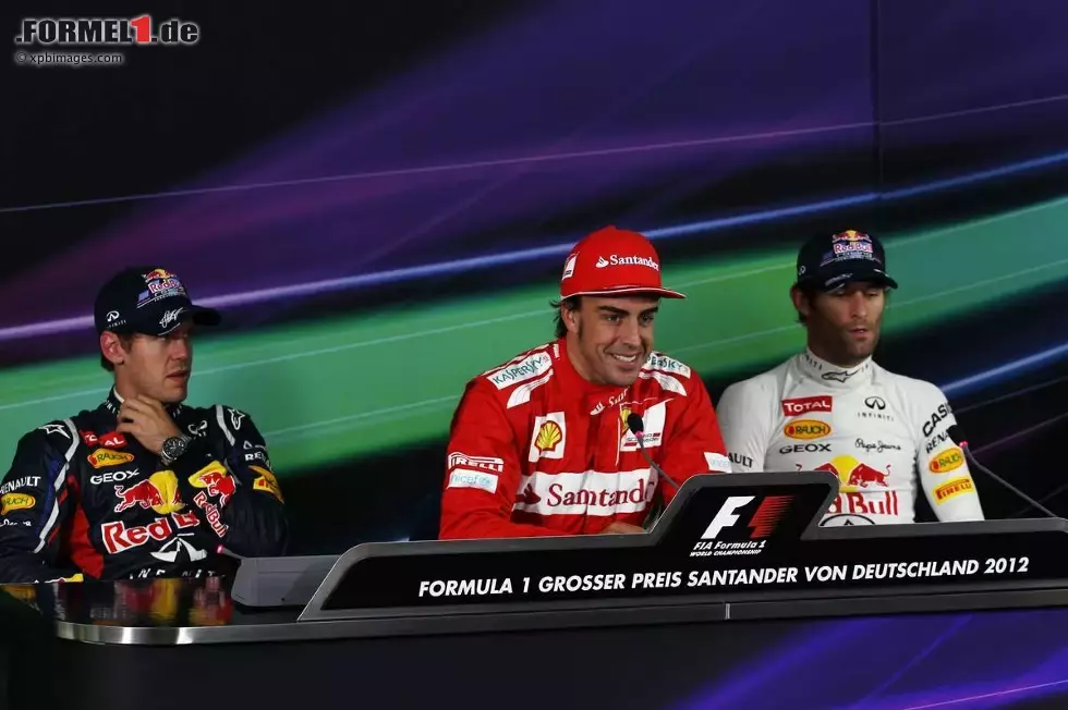 Foto zur News: Sebastian Vettel (Red Bull), Fernando Alonso (Ferrari) und Mark Webber (Red Bull)