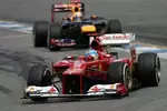 Foto zur News: Fernando Alonso (Ferrari) und Sebastian Vettel (Red Bull)