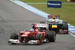 Foto zur News: Fernando Alonso (Ferrari) und Sebastian Vettel (Red Bull)