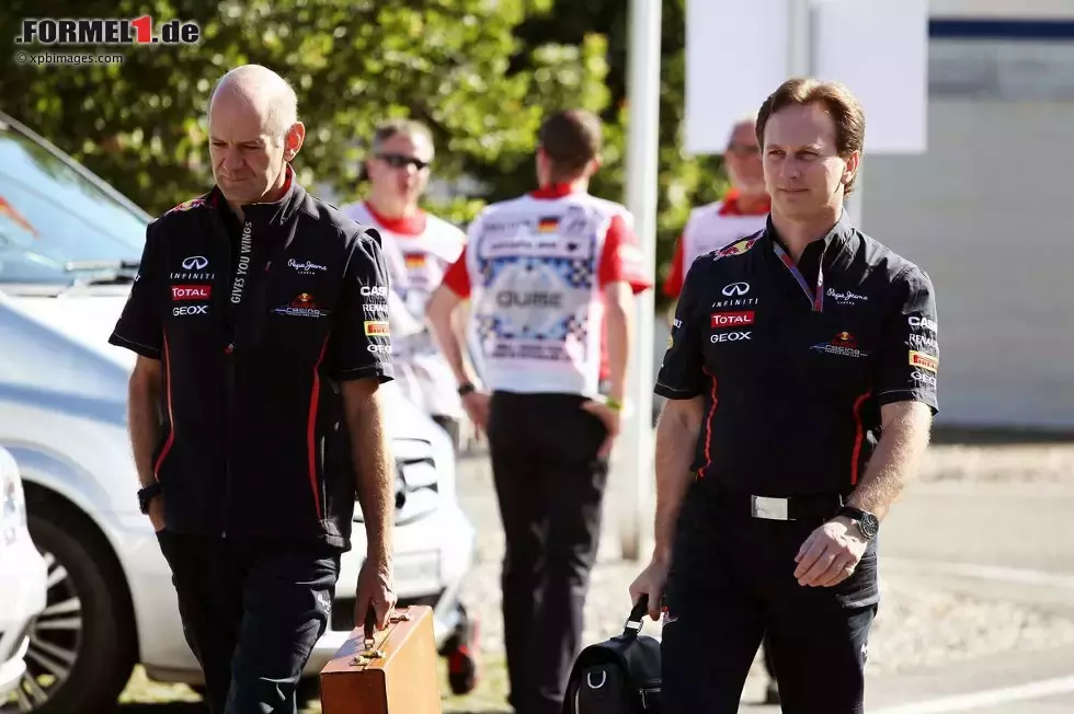 Foto zur News: Adrian Newey (Technischer Direktor, Red Bull) und Christian Horner (Red-Bull-Teamchef)