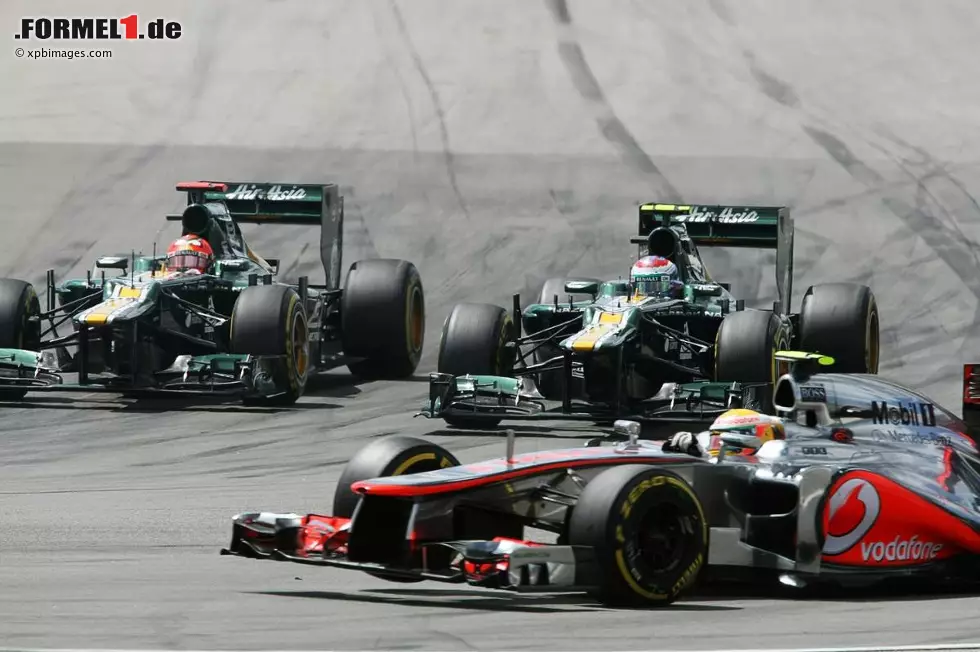 Foto zur News: Lewis Hamilton (McLaren), Heikki Kovalainen (Caterham) und Witali Petrow (Caterham)