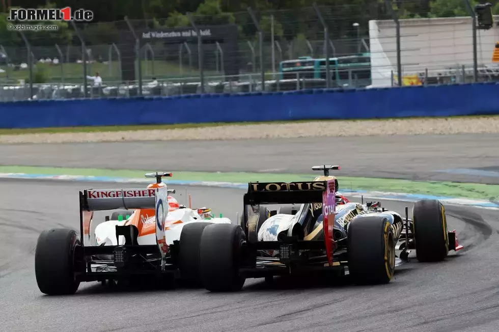 Foto zur News: Paul di Resta (Force India) und Kimi Räikkönen (Lotus)