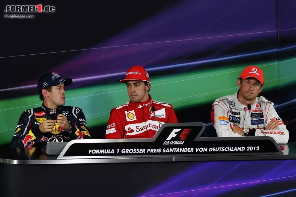 Foto zur News: Sebastian Vettel (Red Bull), Fernando Alonso (Ferrari) und Jenson Button (McLaren)