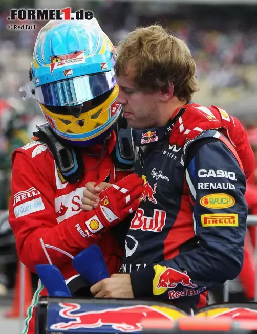 Foto zur News: Fernando Alonso (Ferrari) und Sebastian Vettel (Red Bull)