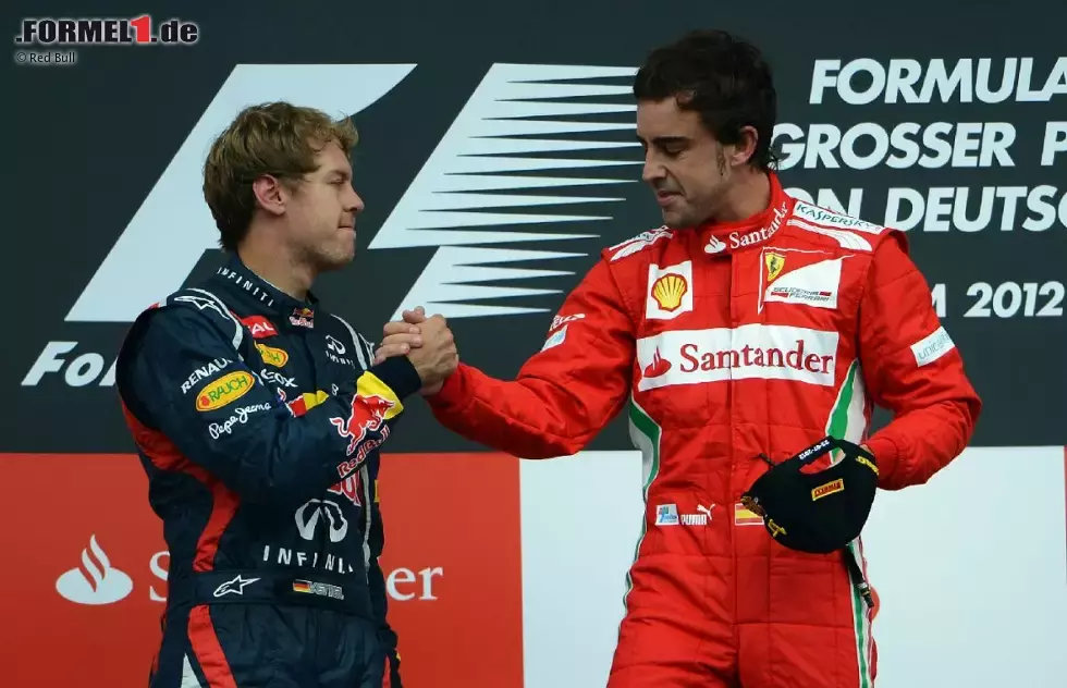 Foto zur News: Fernando Alonso (Ferrari) und Sebastian Vettel (Red Bull)