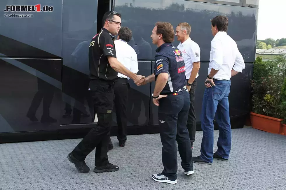 Foto zur News: Eric Boullier (Lotus-Teamchef), Christian Horner (Red-Bull-Teamchef), Martin Whitmarsh (Teamchef, McLaren) und Bernie Ecclestone (Formel-1-Chef)