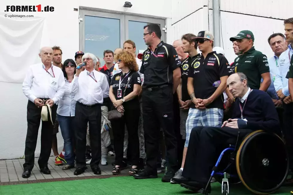 Foto zur News: Bernie Ecclestone (Formel-1-Chef) und die Teams enthüllen eine Gedenktafel für Thomas Frank im Beisein seiner Tochter