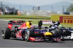 Foto zur News: Mark Webber (Red Bull) und Bruno Senna (Williams)