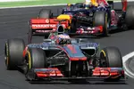 Foto zur News: Jenson Button (McLaren) und Sebastian Vettel (Red Bull)