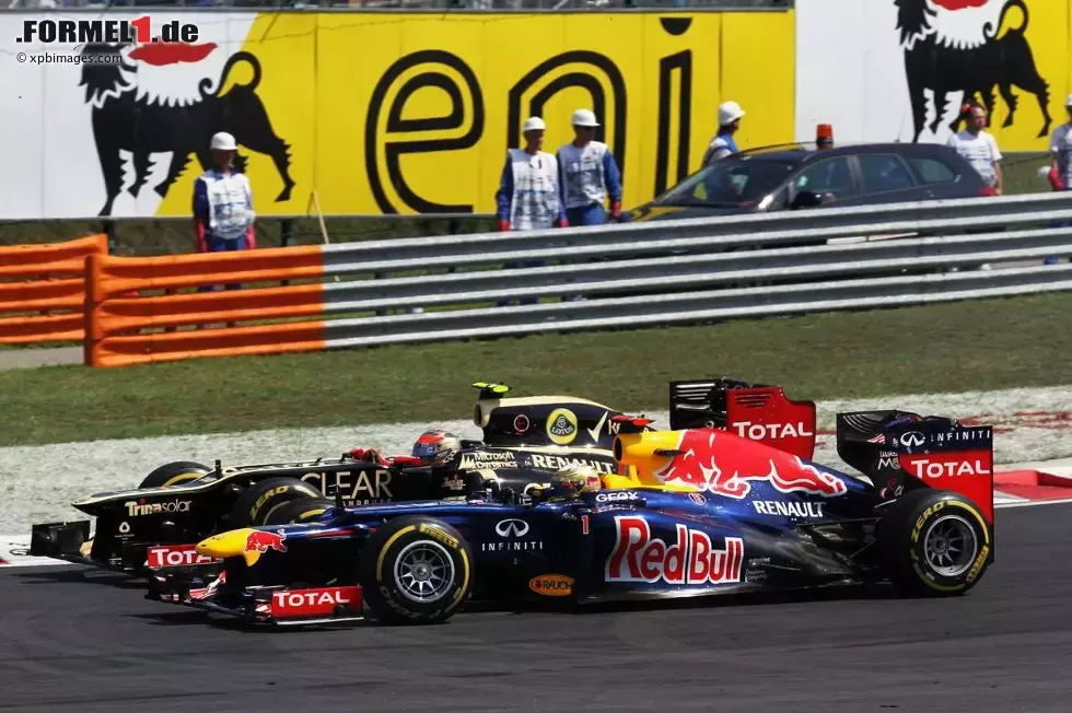 Foto zur News: Romain Grosjean (Lotus) und Sebastian Vettel (Red Bull)