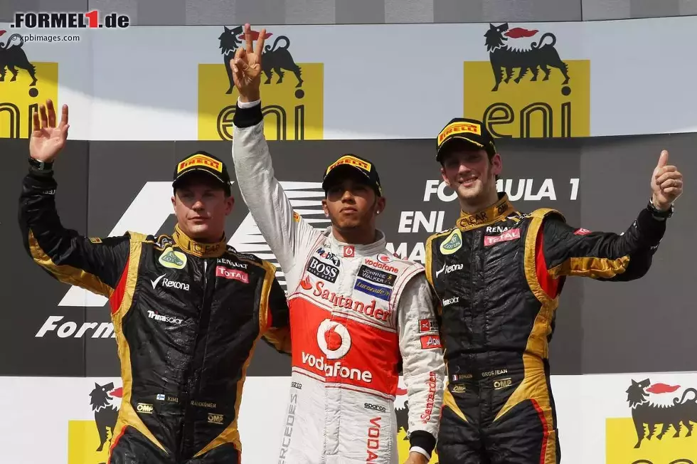 Foto zur News: Lewis Hamilton (McLaren), Kimi Räikkönen (Lotus) und Romain Grosjean (Lotus)