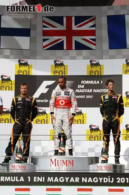 Foto zur News: Lewis Hamilton (McLaren), Romain Grosjean (Lotus) und Kimi Räikkönen (Lotus)