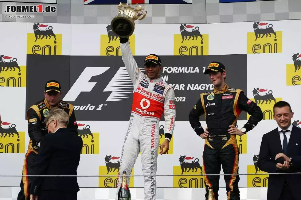 Foto zur News: Lewis Hamilton (McLaren), Romain Grosjean (Lotus) und Kimi Räikkönen (Lotus)