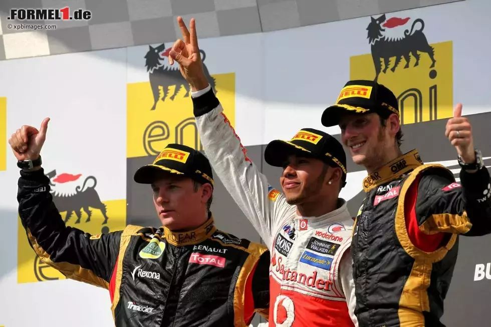 Foto zur News: Lewis Hamilton (McLaren), Kimi Räikkönen (Lotus) und Romain Grosjean (Lotus)