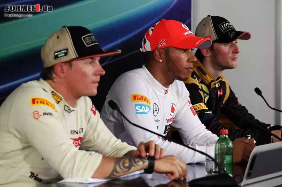 Foto zur News: Lewis Hamilton (McLaren), Romain Grosjean (Lotus) und Kimi Räikkönen (Lotus)