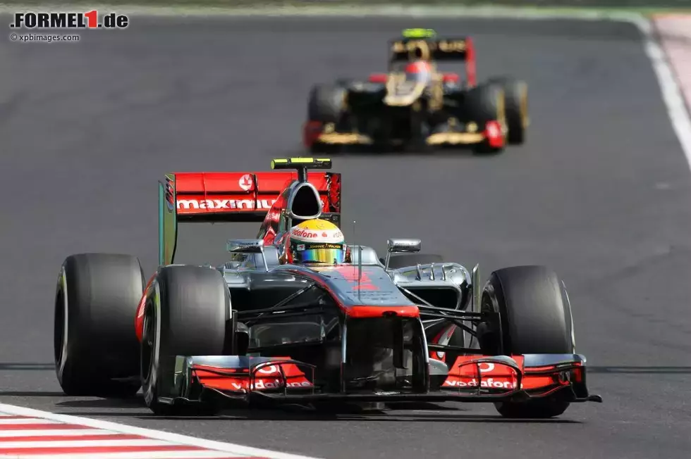 Foto zur News: Lewis Hamilton (McLaren) und Romain Grosjean (Lotus)